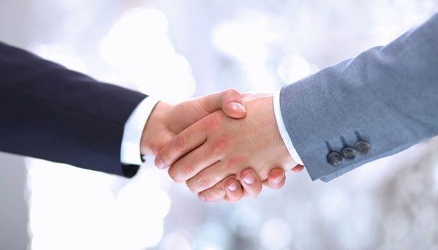 Un apretón de manos firme y sincero
