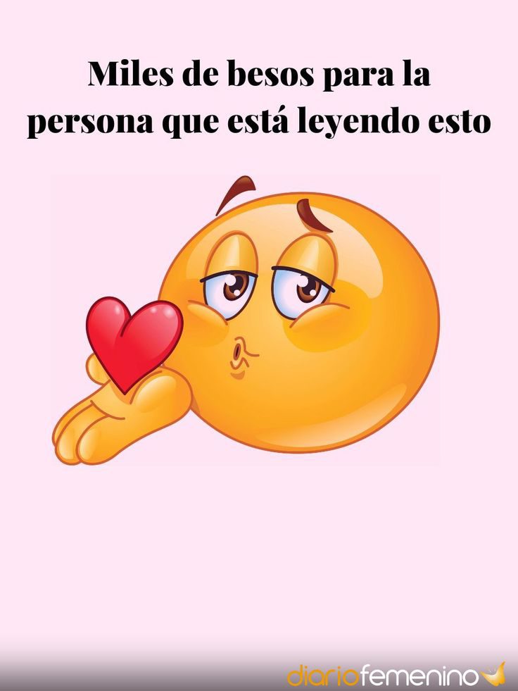 Pareja enviándose mensajes de amor con emoticonos