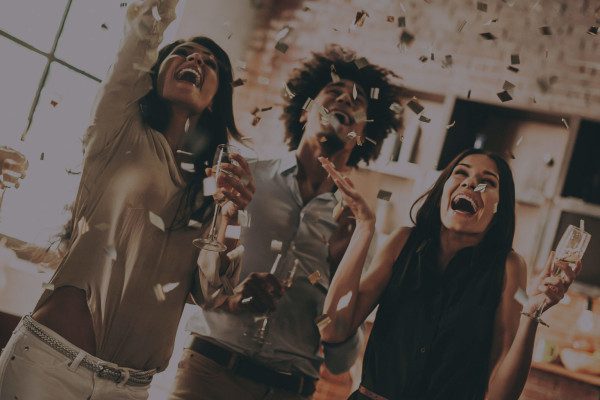 Personas disfrutando de momentos especiales juntos