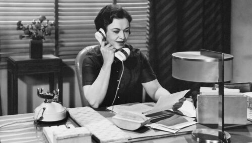 Cuándo se celebra el Día de la Secretaria en México 1 secretaria anos 50 apaisada scaled