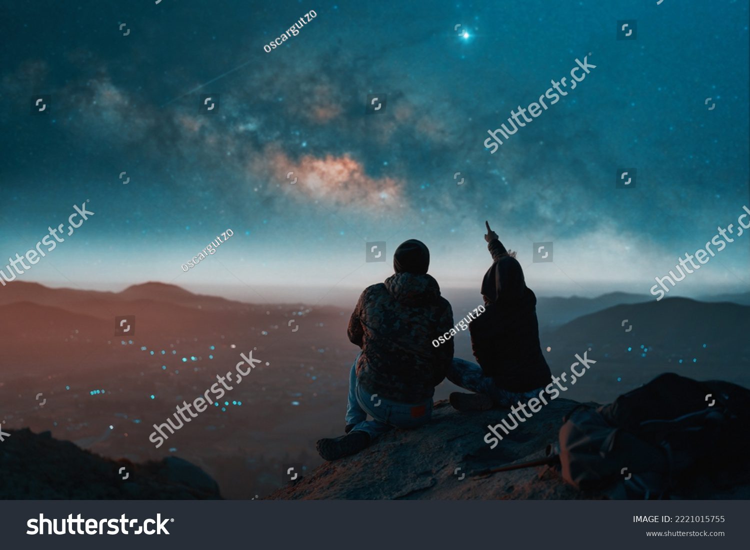 Qué quiere decir que estás en los cielos 2 Persona mirando el cielo con serenidad